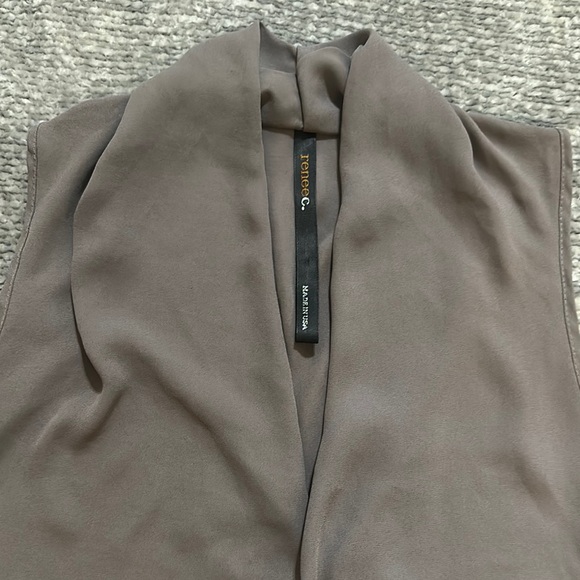 Renee C grey Sleeveless Blouse with Mandarin Collar small - Picture 2 of 3